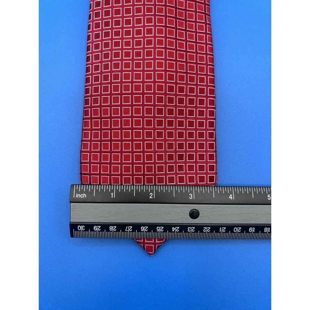 DONALD TRUMP Neck Tie Signature Collection 100% SILK  3.25” X 58” RED Geometric